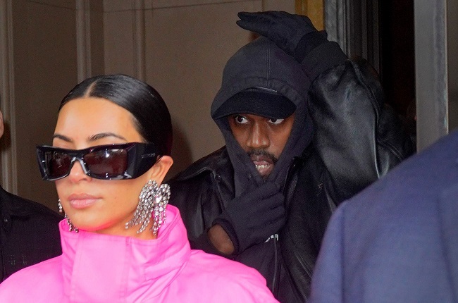 Kanye West menyerahkan rekaman rekaman seks Kim Kardashian yang dipulihkan