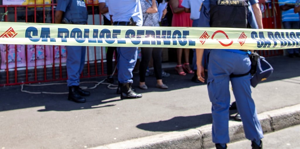 A suspected robber has died in a shootout with police while six others have been arrested after two retail stores were robbed in the Tshwane metro.