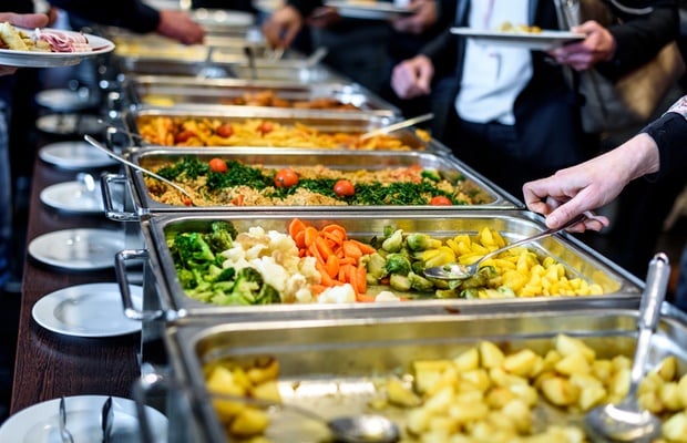 how to avoid overeating at a buffet