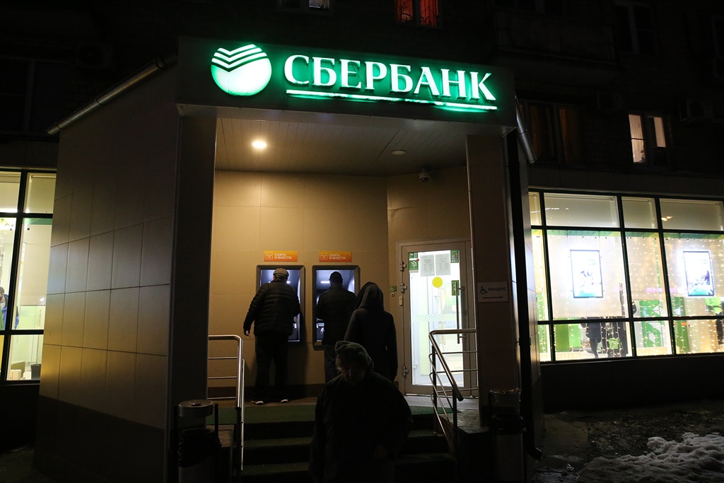 Bank terbesar Rusia telah dikeluarkan dari pasar keuangan global – sekarang meluncurkan cryptocurrency