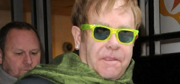 Elton John dirawat di rumah sakit di Los Angeles