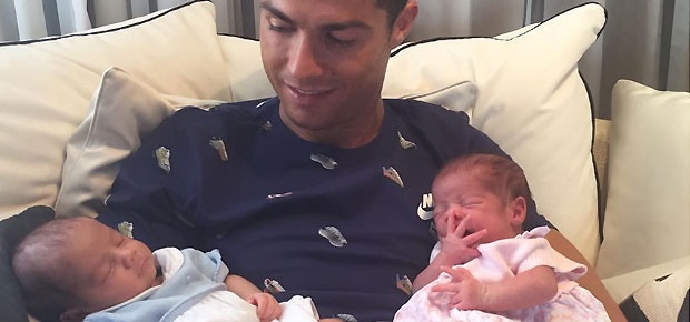 Cristiano Ronaldo and his newly born twins. (Screengrab: Instagram/@cristiano)