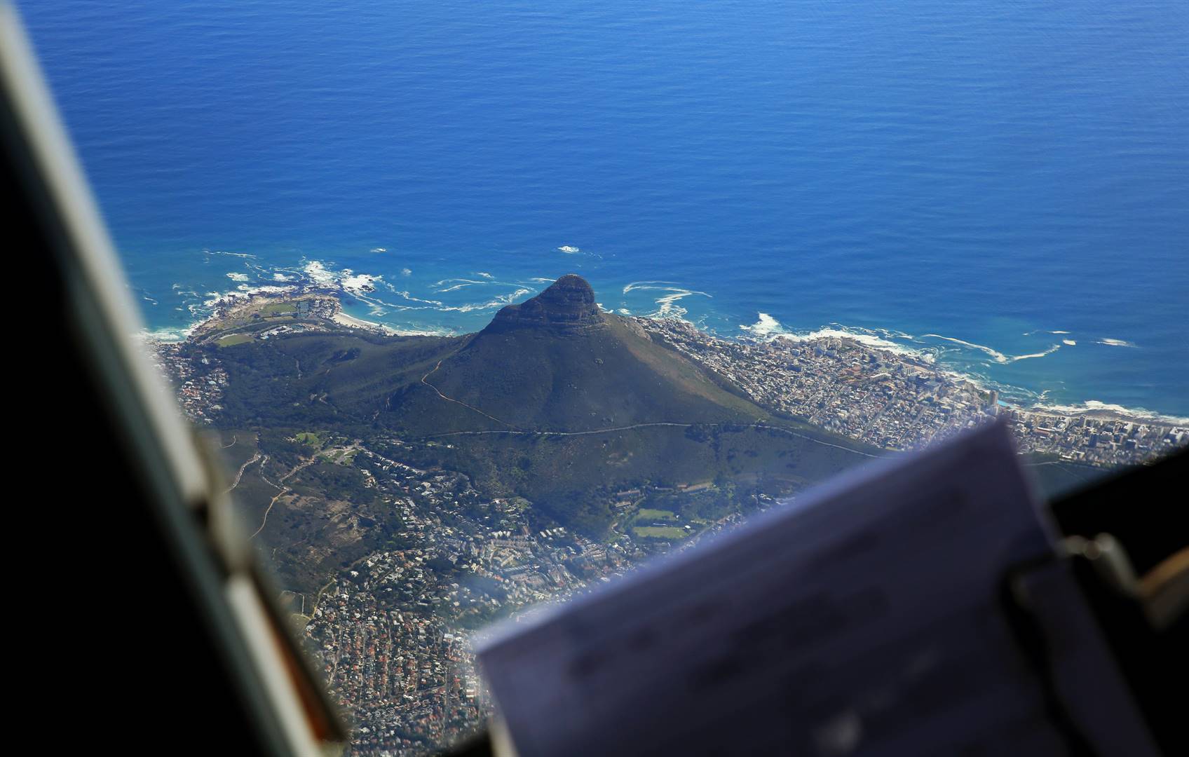 Kaapstad vanuit die kajuit van ’n passasiersvliegtuig.  Foto: Getty Images