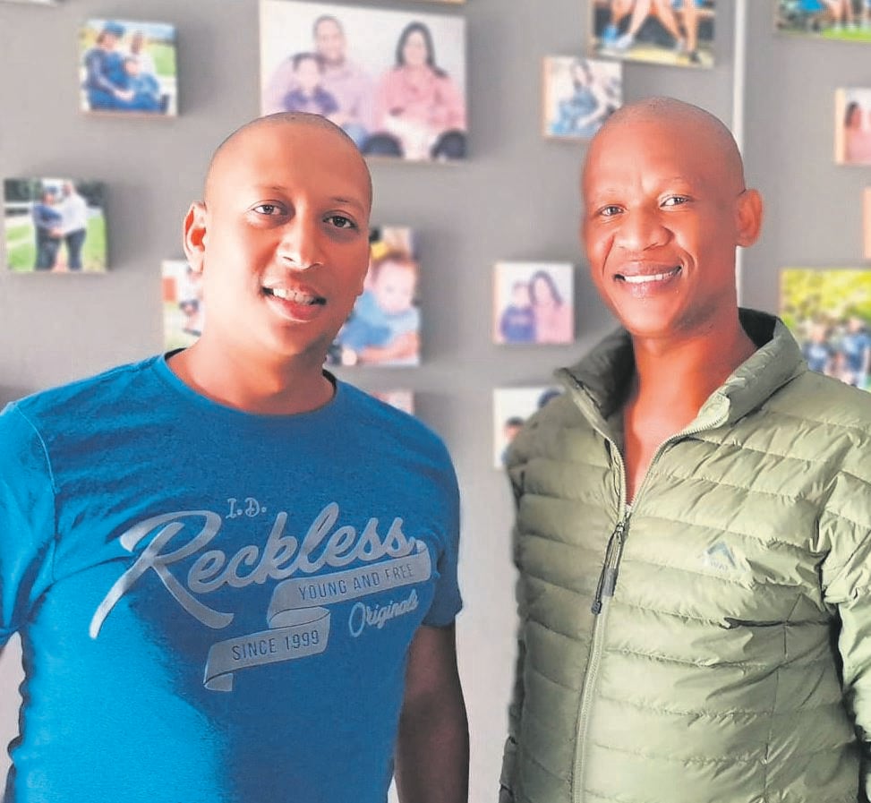 The two police officers Lionel Conradie (left) and Freek Steyn (right), who saved a man from a burning wendy house on Christmas Day.