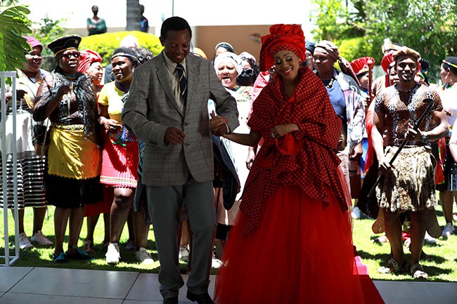 The bride meets her groom! Dineo (Kgomotso Christo