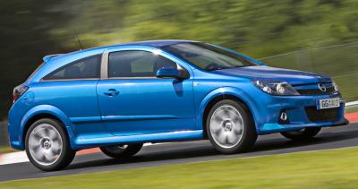 Fast, very fast - the Opel Astra OPC in action
