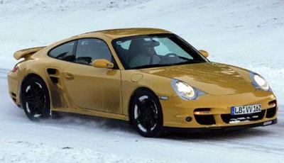 2006 Porsche 911 Turbo snapped in the snow, with just light disguise around the headlights. Copyright <i>Automedia</i>. Click <a href=http://www.wheels24.co.za/Wheels24/Galleries/w24_GalleriesModelsComp/0,,10044,00.html target=_blank class=elevenred>
