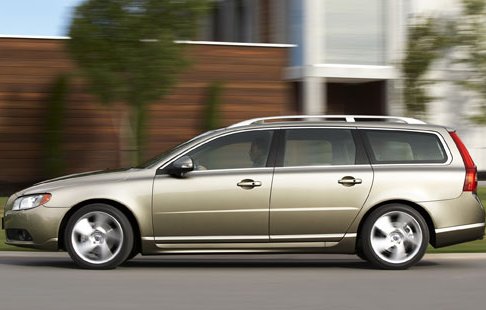 The new Volvo V70 is bigger and even more luxurious than before while also offering even better safety credentials. 