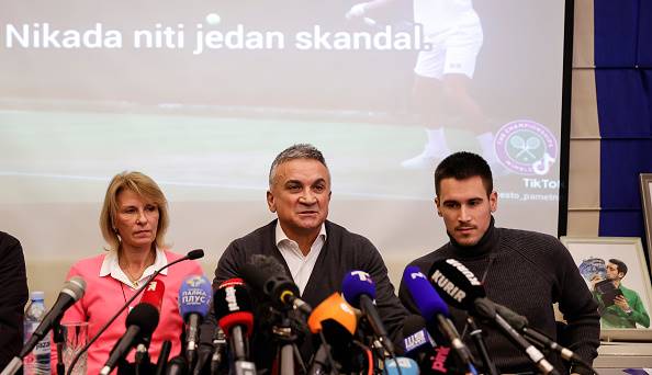 Novak Djokovic se ouers, Dijana en Srdjan, en sy broer, Djordje.  Foto: Getty Images