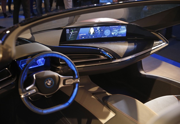 <b> MIRRORLESS SYSTEM: </b> The dashboard of the BMW i Vision Future Interaction concept car displays images from three cameras to eliminate the need for a rear-view mirror. <i> Image: AP/John Locher </i>