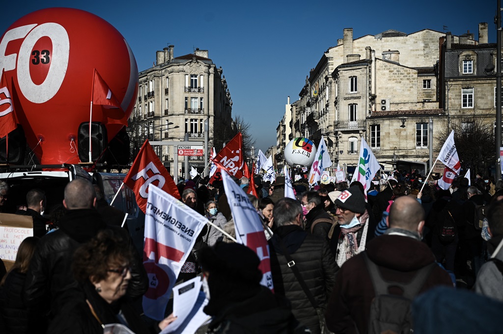 Teachers and school personnel take part in a demonstration in Bordeaux, south-western France, on January 13, 2022 during a strike to protest against the government's change in policy on COVID-19 in schools.
Philippe LOPEZ / AFP