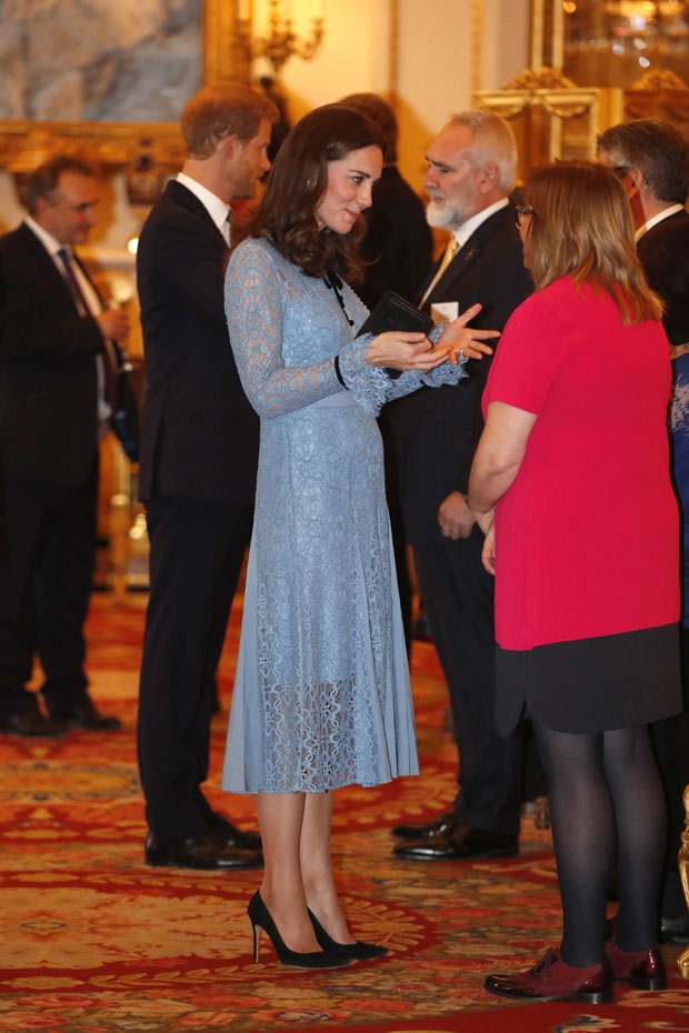 PICS: Kate Middleton debuts tiny baby bump | Life