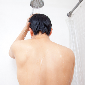 There may be some health benefits to taking a cold shower. 