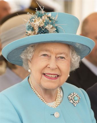 5 of the world’s richest queens