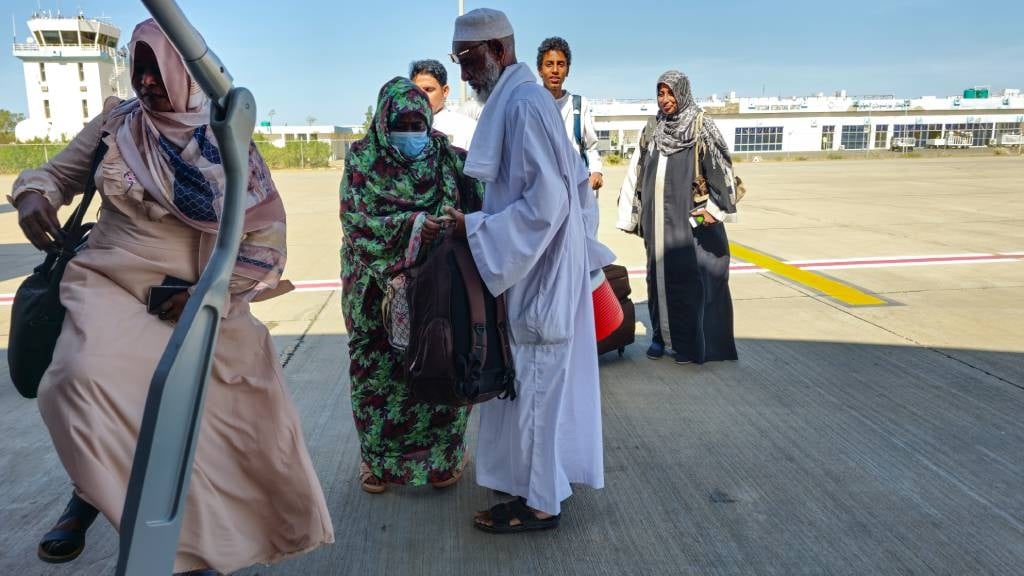 Evacuees board a plane to Abu Dhabi at Port Sudan