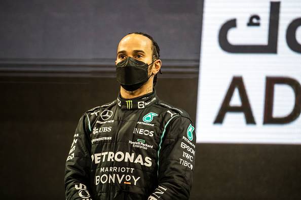 Lewis Hamilton hou homself skaars sedert hy in Abu Dhabi om ’n agtste F1-wêreldtitel geklop is. Foto: Getty Images