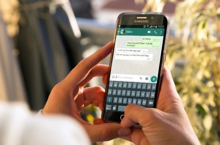 WhatsApp set to roll out new voice features: PHOTO: Gallo Images/Alamy
