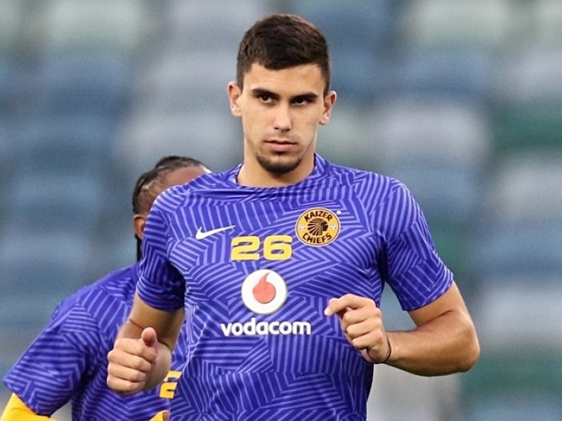 Young and talented Kaizer Chiefs defender Lorenzo Gordinho has put pen to paper on a three-year contract that should see him stay at Naturena until 2020.