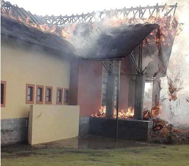 THE Mvezo Komkhulu Welcome Centre in Mbhashe, Eastern Cape has burnt down.