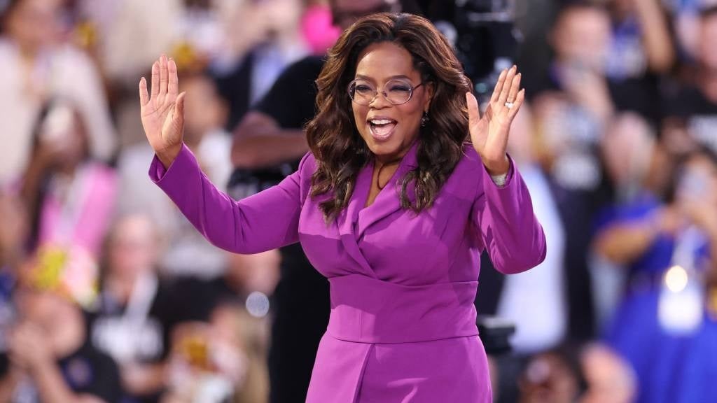 La productora y actriz estadounidense Oprah Winfrey habla