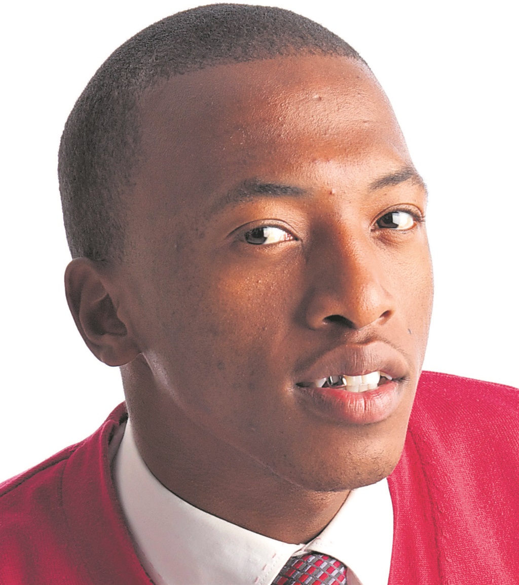 Unknown woman keep sending facebook messages to Dumi Mkokstad.  