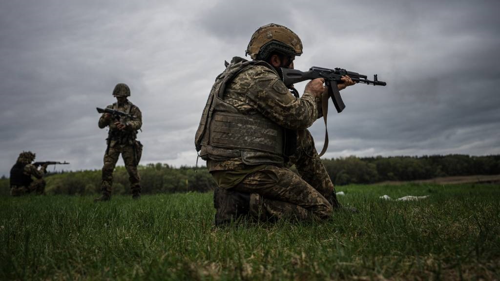 Ukrainian servicemen practice firing during a mili