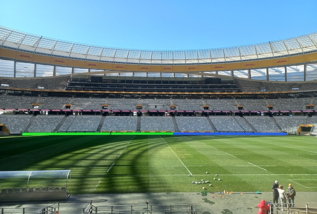 News24.com | Dodgy Cape Town Stadium pitch looks set to hold up ... for one final hurrah