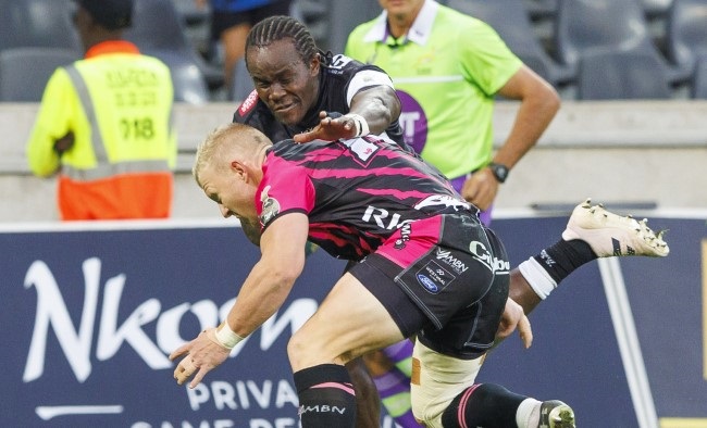 News24.com | Sharks leave it late to down 14-man Pumas in Mbombela