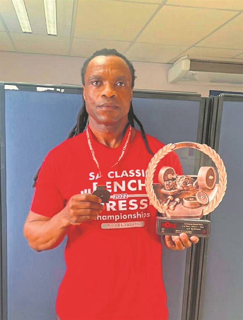 Xolani Ndatya with his trophy and medal.Photo:SUPPLIED