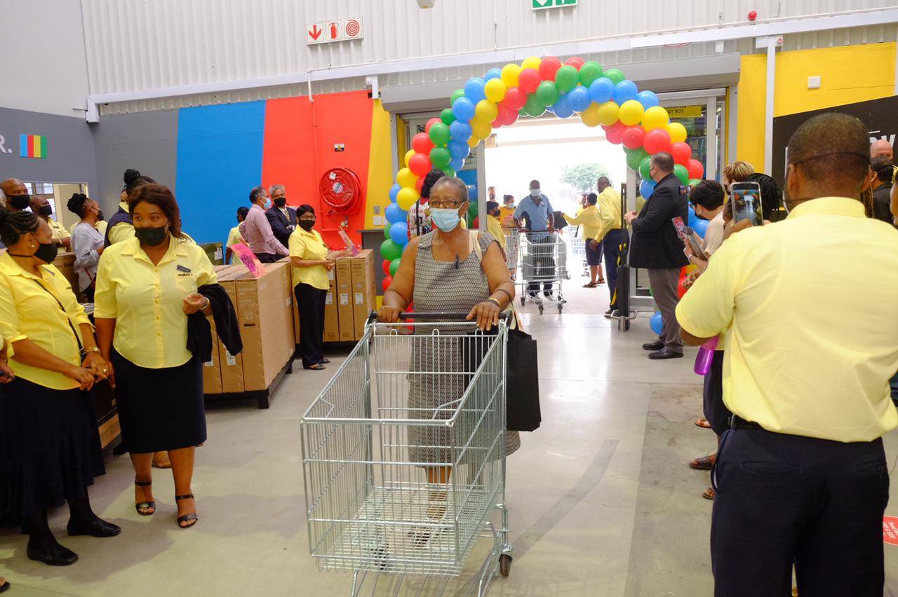 A ohoto of customers at Makro Springfield.