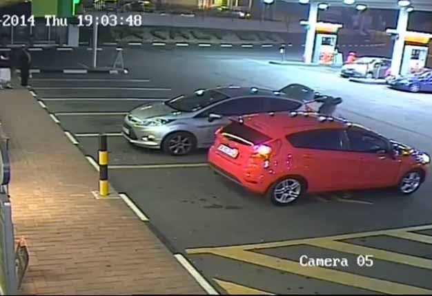 <b>GONE IN 60 SECONDS - OR LESS:</b> Watch how jammer-scammers cancel a convenience store shopper's car's remote locking then calmly steal what looks like a laptop from the boot. <i>Image: Supplied</i>