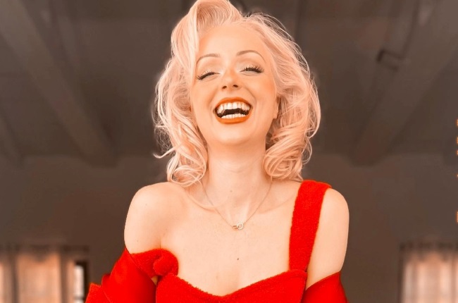 Jasmine Chiswell has made millions with her social media content as Marilyn Monroe’s lookalike.(PHOTO: Instagram/ Jasmine Chiswell) 