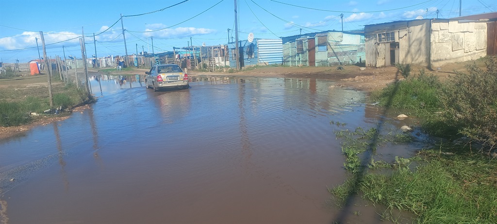 Heavy rains in the Nelson Mandela Bay have left informal settlements waterlogged and people homeless.  Photo by Luvuyo Mehlwana 
