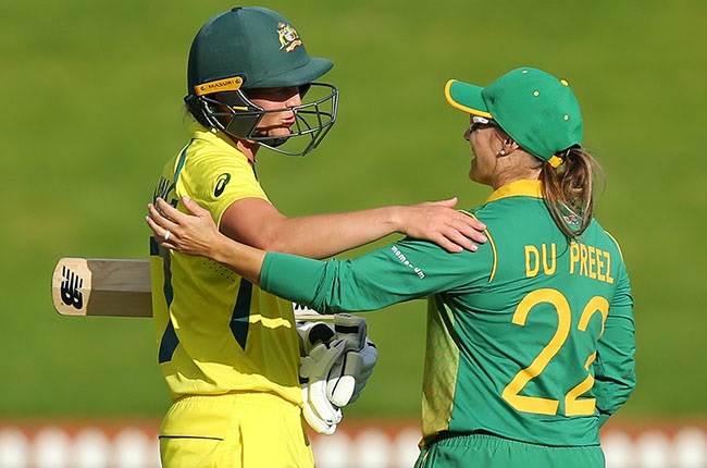 Meg Lanning of Australia is congratulated by Mignon du Preez of South Africa (Getty)