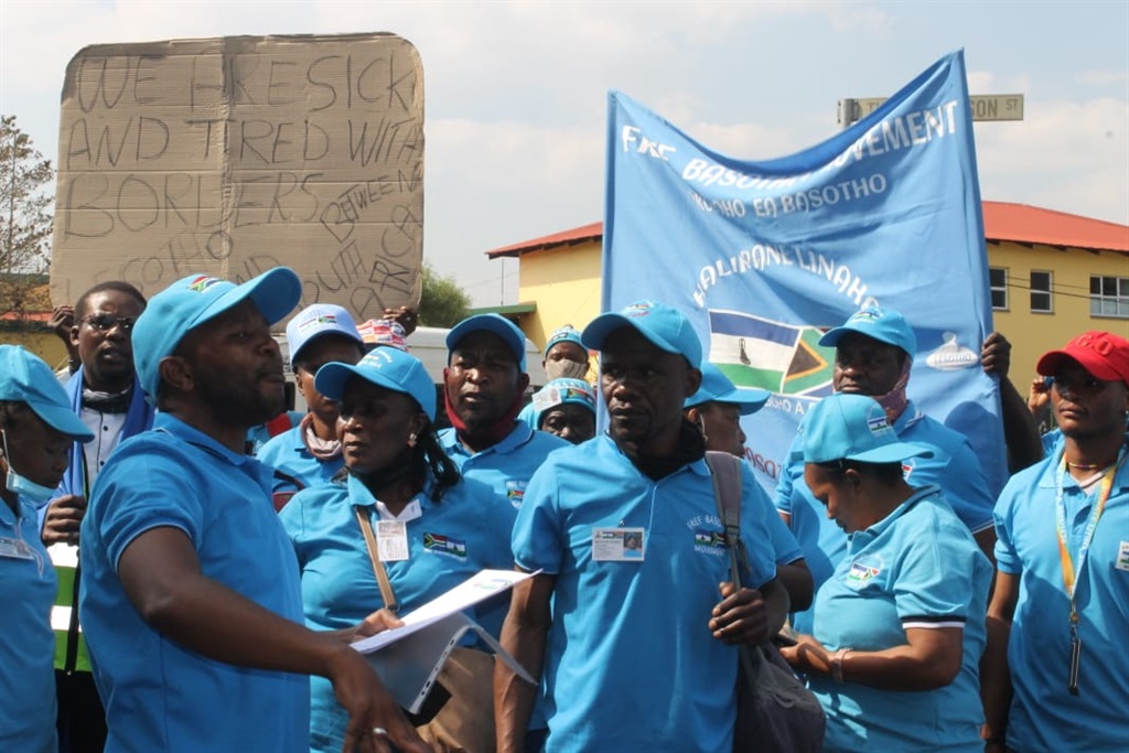 Members of Free Basotho Movement marched to Lesotho High Commission to demand abolishment of borders between Lesotho and Mzansi. Photos by Thokozile Mnguni
