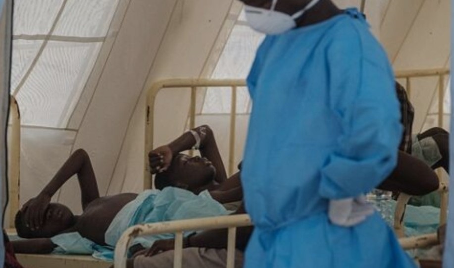 More than 400 people have died from cholera in Cameroon. 