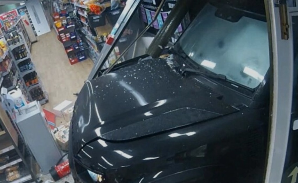 WATCH | Ex-Premier League footballer Danny Graham crashes car through storefront while driving drunk | Sport