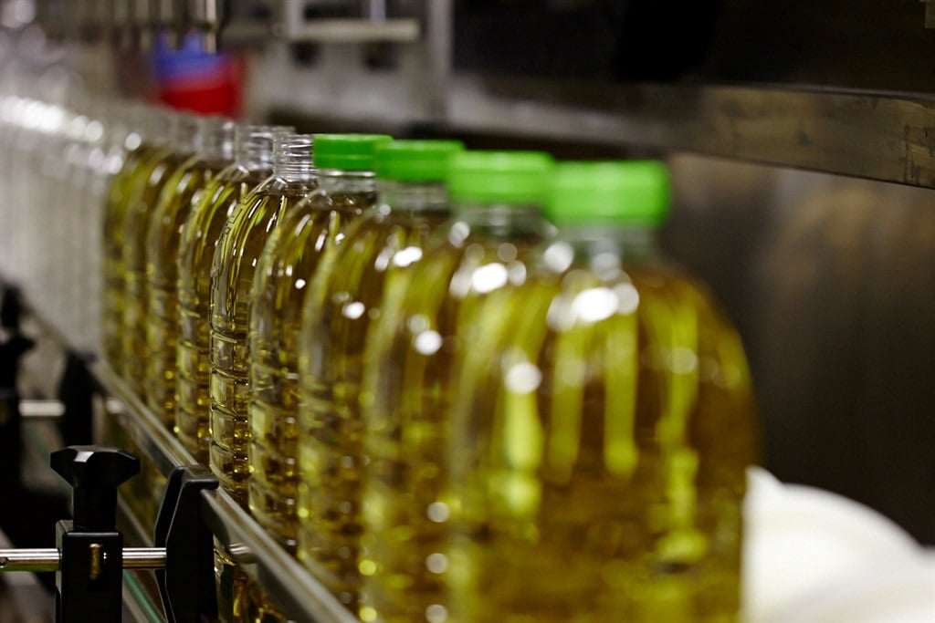 B-well canola oil being bottled in a oil making plant. (Image: Supplied/Southern Oil)