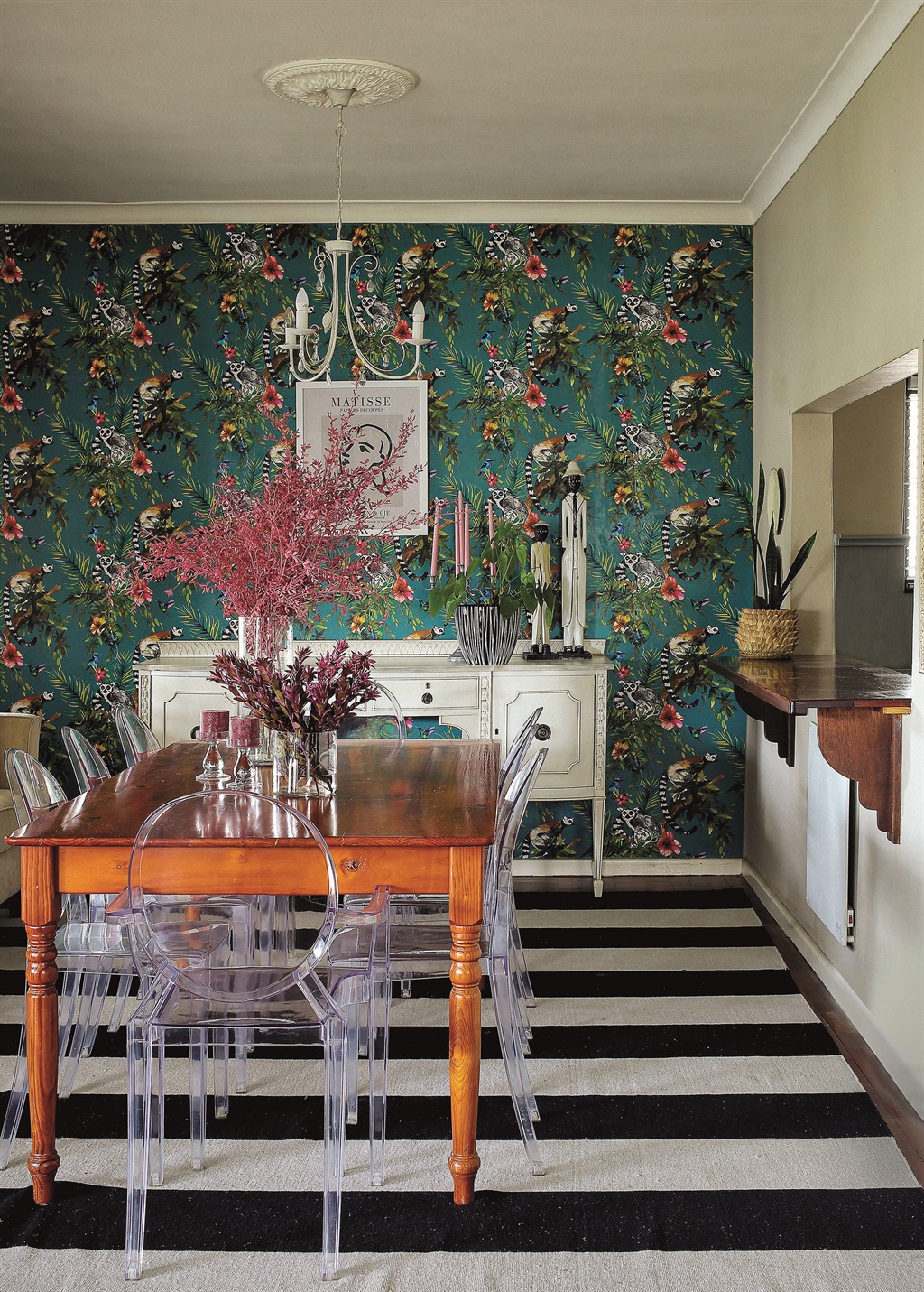 Make a style statement with eye-catching wallpaper | Home