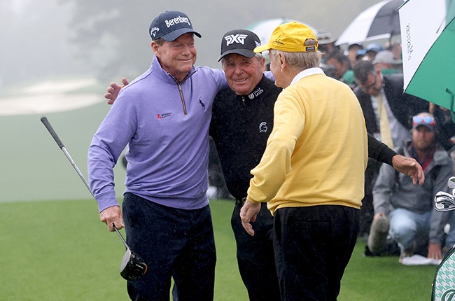 Honorary starters Tom Watson, Gary Player and Jack Nicklaus embrace on the first tee during the opening ceremony prior to the start of the first round of the Masters at Augusta National Golf Club on 7 April 2022. (Photo by Jamie Squire/Getty Images)
