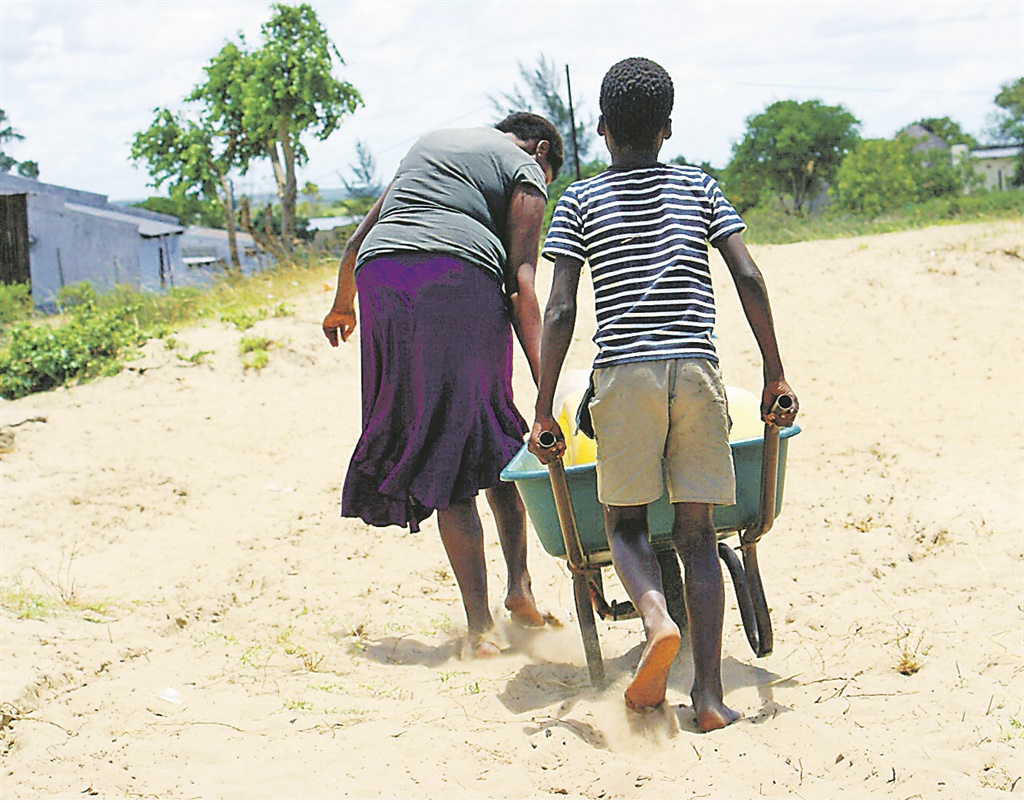 Nkosenhle Qwabe (11) should have been in school. Instead, he has to push a wheelbarrow with containers filled with water back to his home. Despite heavy rains throughout the country over the past two weeks, 2015 was officially the driest year  Picture: YOLANDI GROENEWALD 