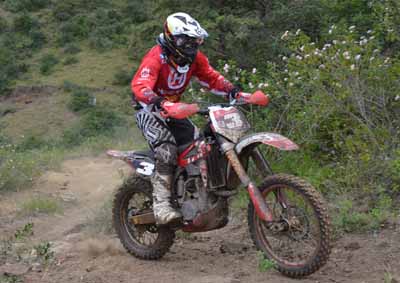<b>GETTING DOWN AND DIRTY:</b> Altus de Wet became the third winner of the 2013 National Enduro Motorcycle championship after winning at the Kei National Enduro. <i>Image: Elza Thiart-Botes</i>