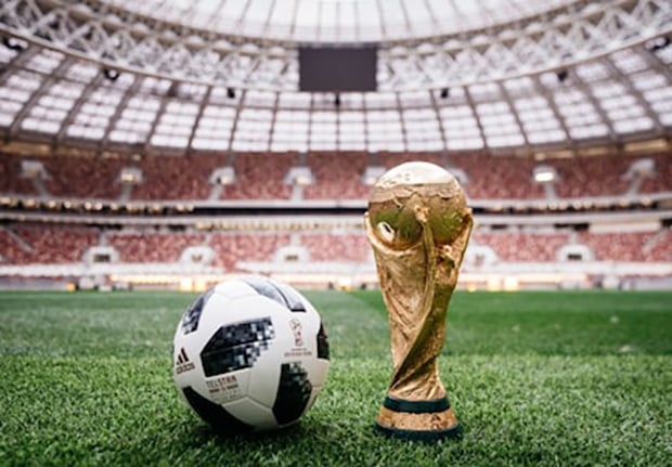 Fans, trofi, dan tim tiba di Qatar untuk hitung mundur Piala Dunia