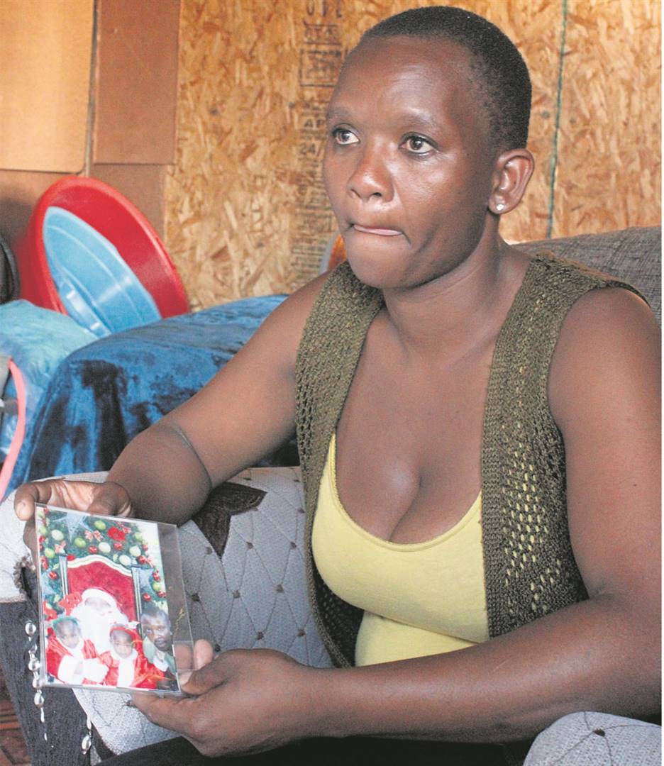 Thulisa Peter (35) with the photo of her missing children.PHOTO: MZWANELE MKALIPI