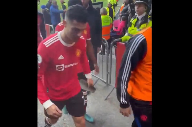 WATCH | Ronaldo knocks phone out of fan's hands, apologises for 'outburst' | Sport