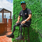 'No legs, no limits': Amputee veteran eyes Everest summit