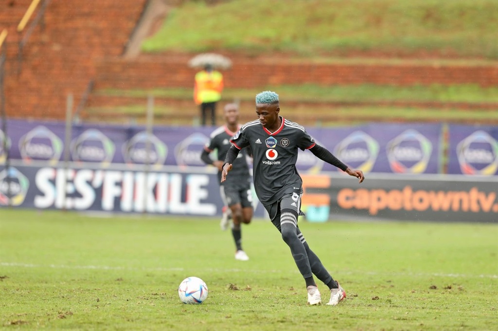 Skills showcased by Orlando Pirates youngsters  Sonwabo Khumalo and Jabulani Mokome drew reactions from Gavin Hunt and Twitter.