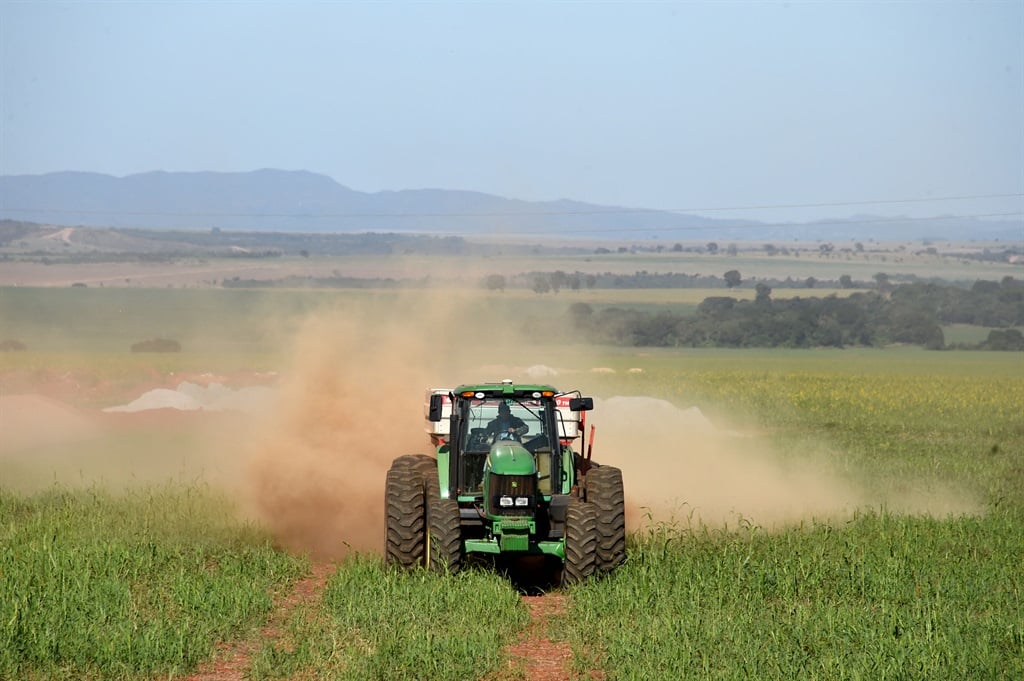 According to the Zimbabwean government, the fertiliser shipment comprised 16 000 tonnes of potash and 10 000 tonnes of nitrogen fertiliser.