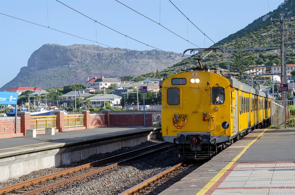 A yellow metro passenger train at Kalk Bay station. 
