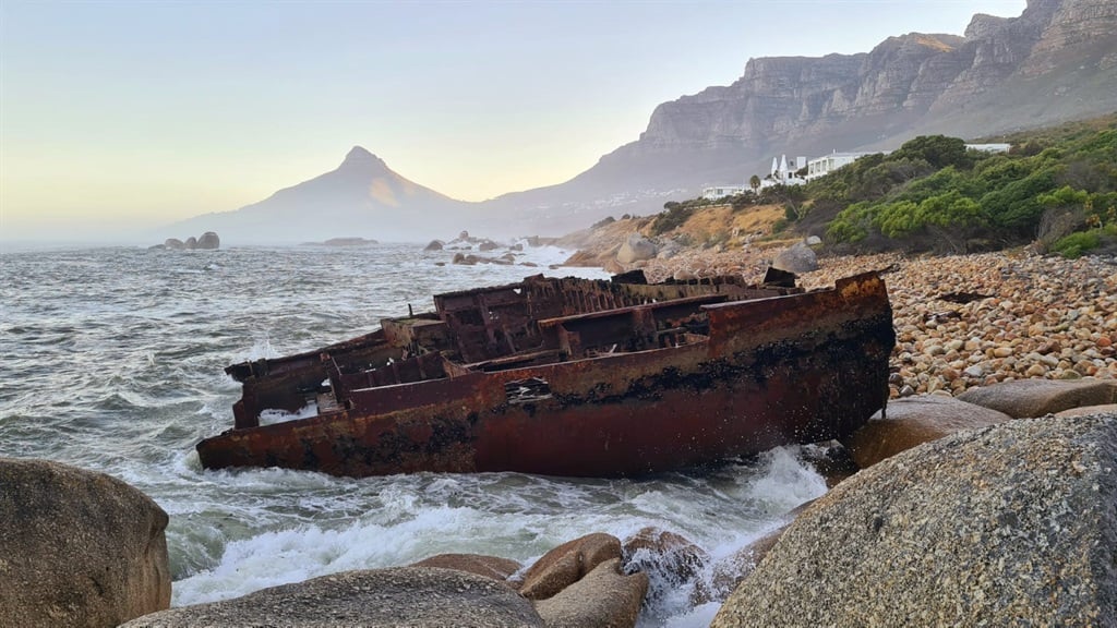 City of Cape Town urges members of the public to avoid shipwreck at Oudekraal - News24